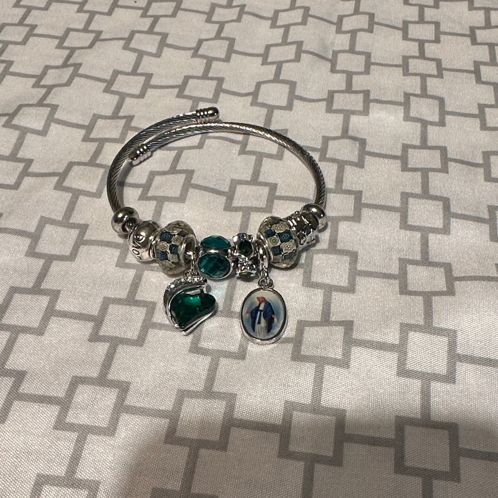Chic Silver and Green Charm Bracelet